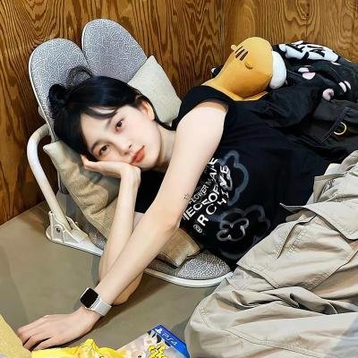 时尚女王：Iris的华丽传奇